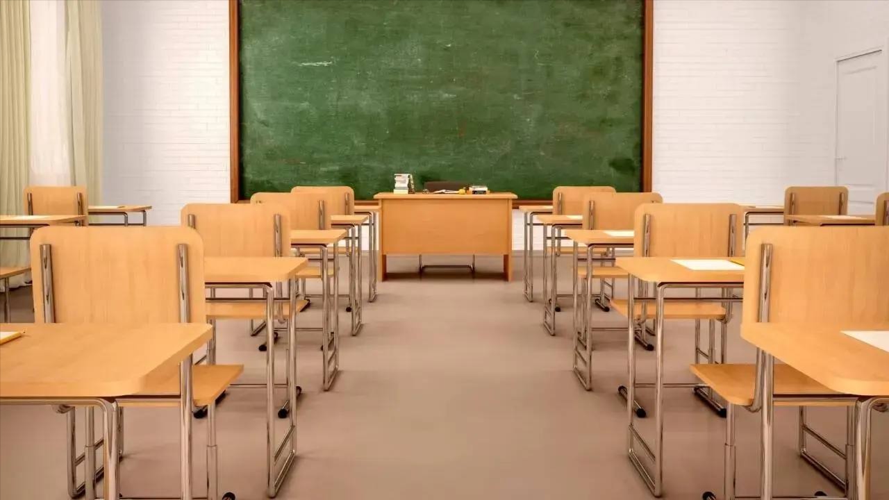 Школьников и студентов колледжей Астаны перевели на дистанционное обучение 11 марта