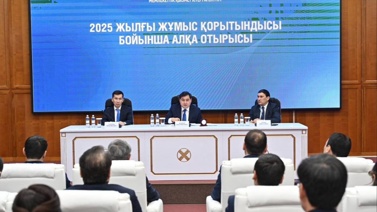 Зарплаты госслужащих в Казахстане выросли на 16 процентов