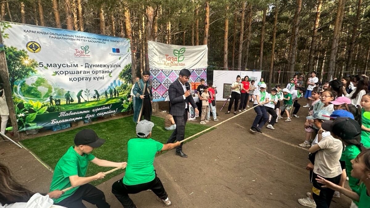 Қарағандылықтар пластик бөтелкелерді тапсырып, бағалы сыйлықтар ұтып алды