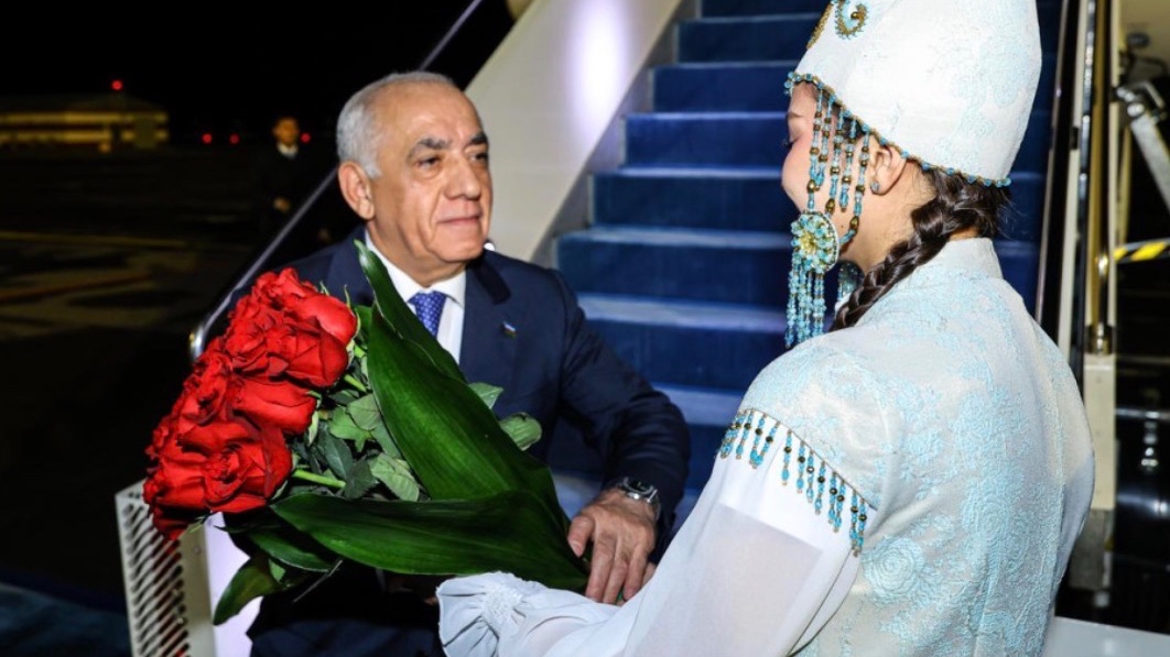 Әзербайжан Премьер-министрі Әли Асадов Астанаға келді