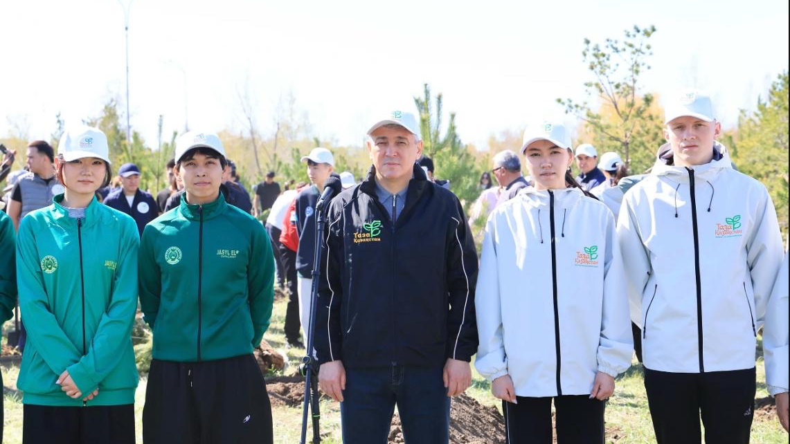 Қарағандыда мыңдаған тұрғын ағаш отырғызуға арналған ауқымды экологиялық акцияға қатысты.