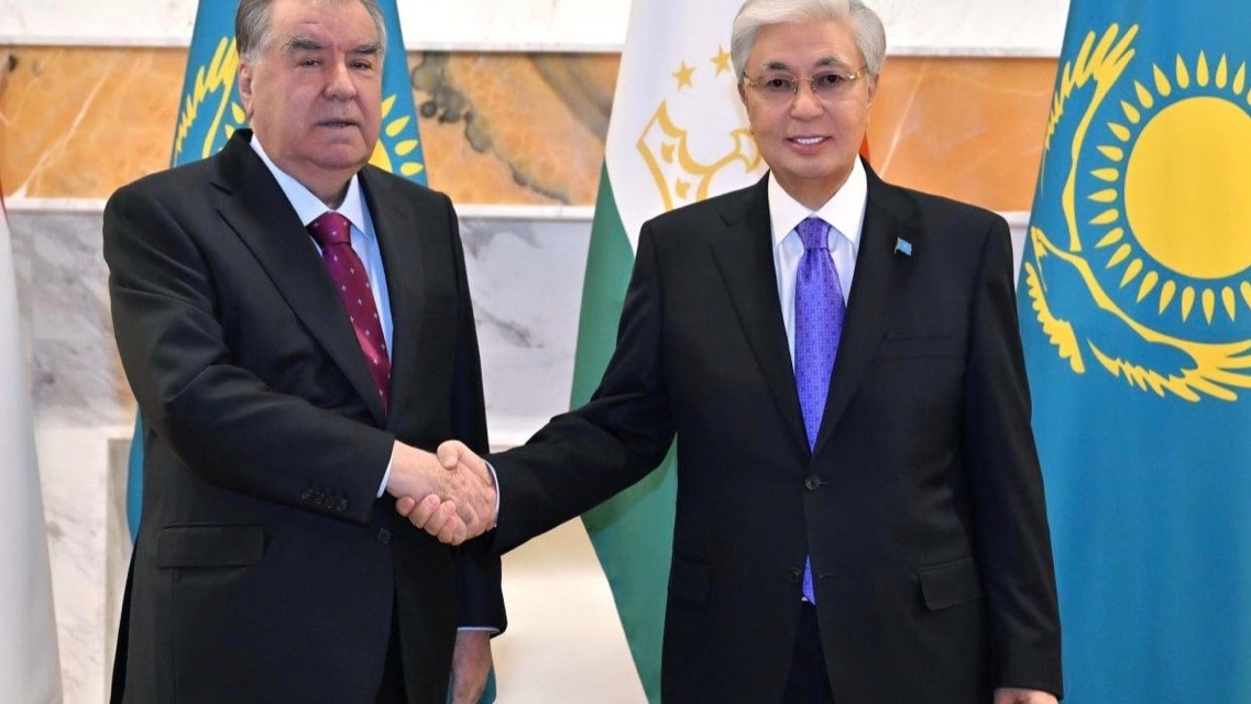 Мемлекет басшысы Тәжікстан Президенті Эмомали Рахмонмен кездесті